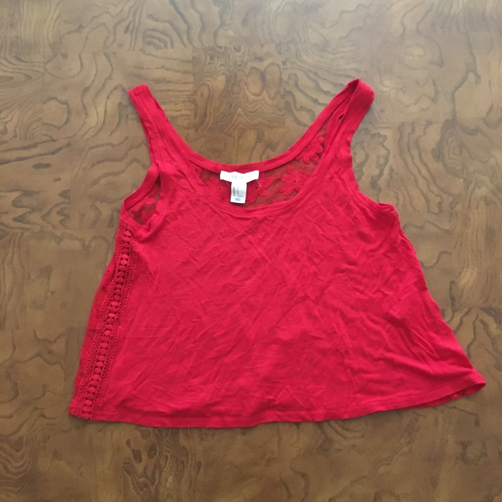 women’s red top